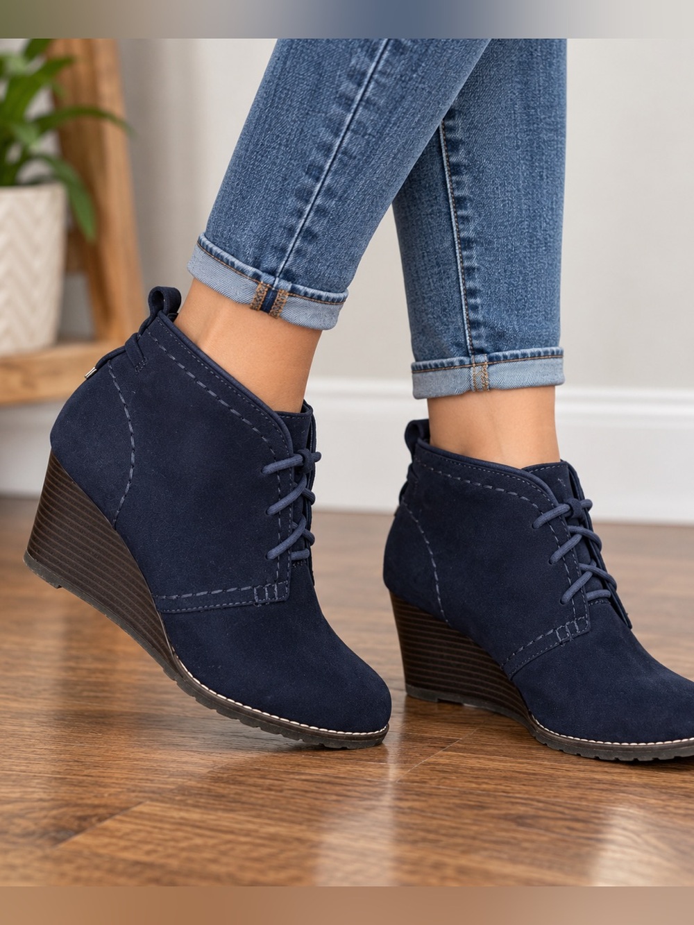 SO Women’s Navy Blue Faux Suede Lace Up Wedge Ankle Boots Size 7